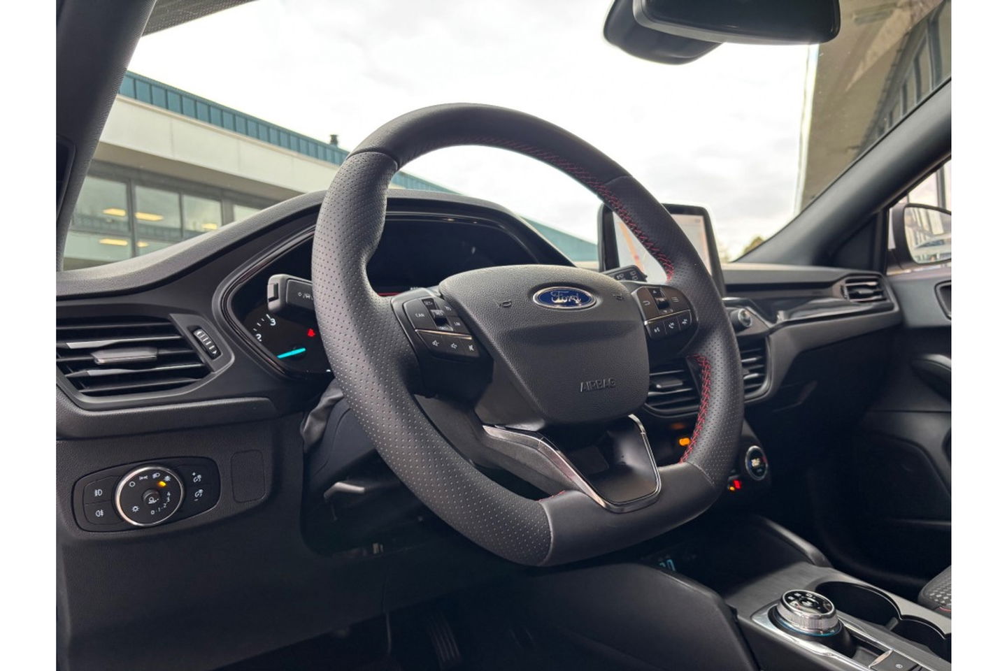 Ford Focus 1.0 ECOBOOST ST-LINE AUTOMAAT NAVI PDC-CAMERA WINTERPACK.