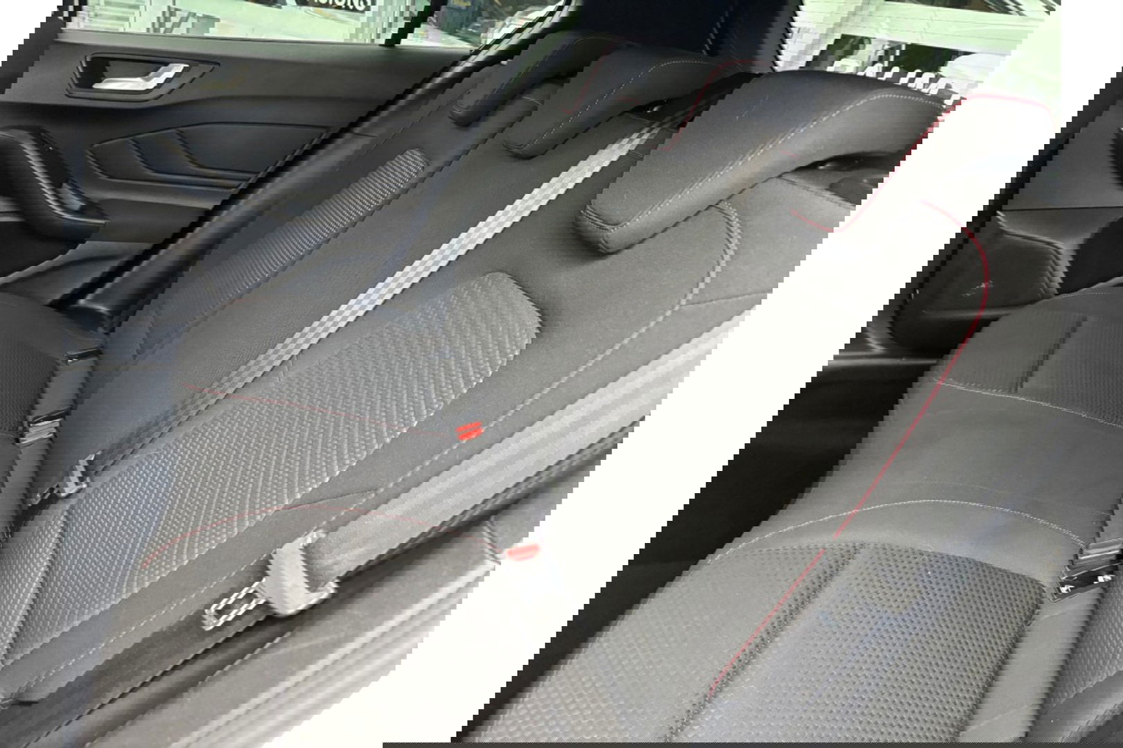 Ford Focus 1.0 ECOBOOST ST-LINE AUTOMAAT NAVI PDC-CAMERA WINTERPACK.