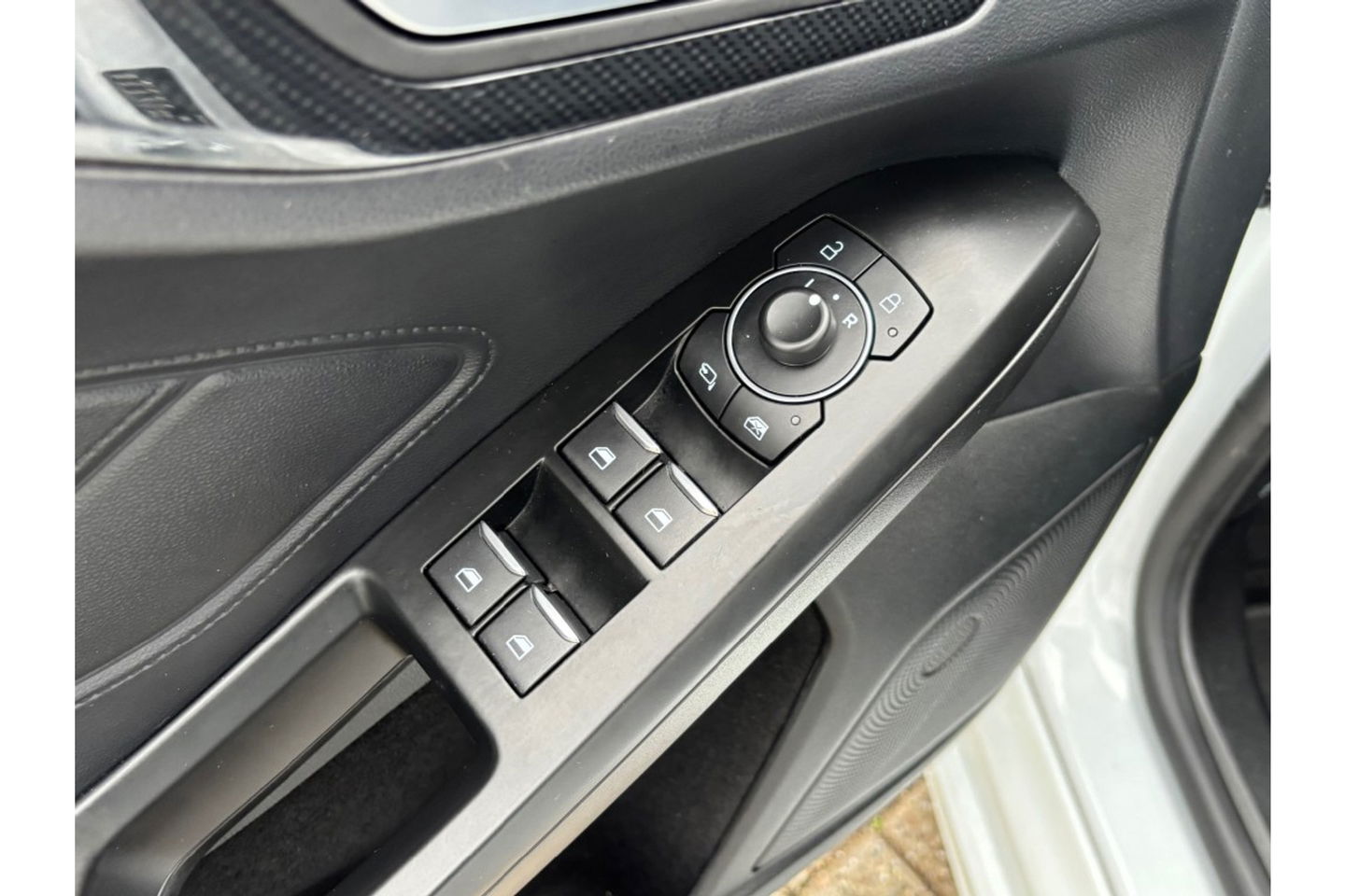 Ford Focus 1.0 ECOBOOST ST-LINE AUTOMAAT NAVI PDC-CAMERA WINTERPACK.