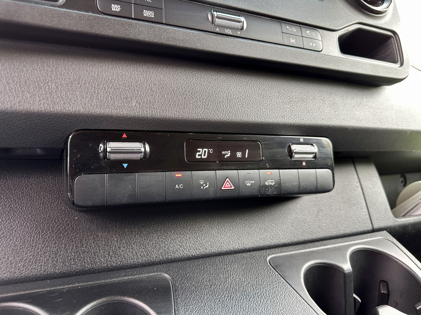 Mercedes-Benz Sprinter 316 2.2 CDI L3H2 DC EURO VI-D | Cruise Control | Achteruitrijcamera | Parkeersensoren | Apple Carplay | Android Auto | Airconditioning