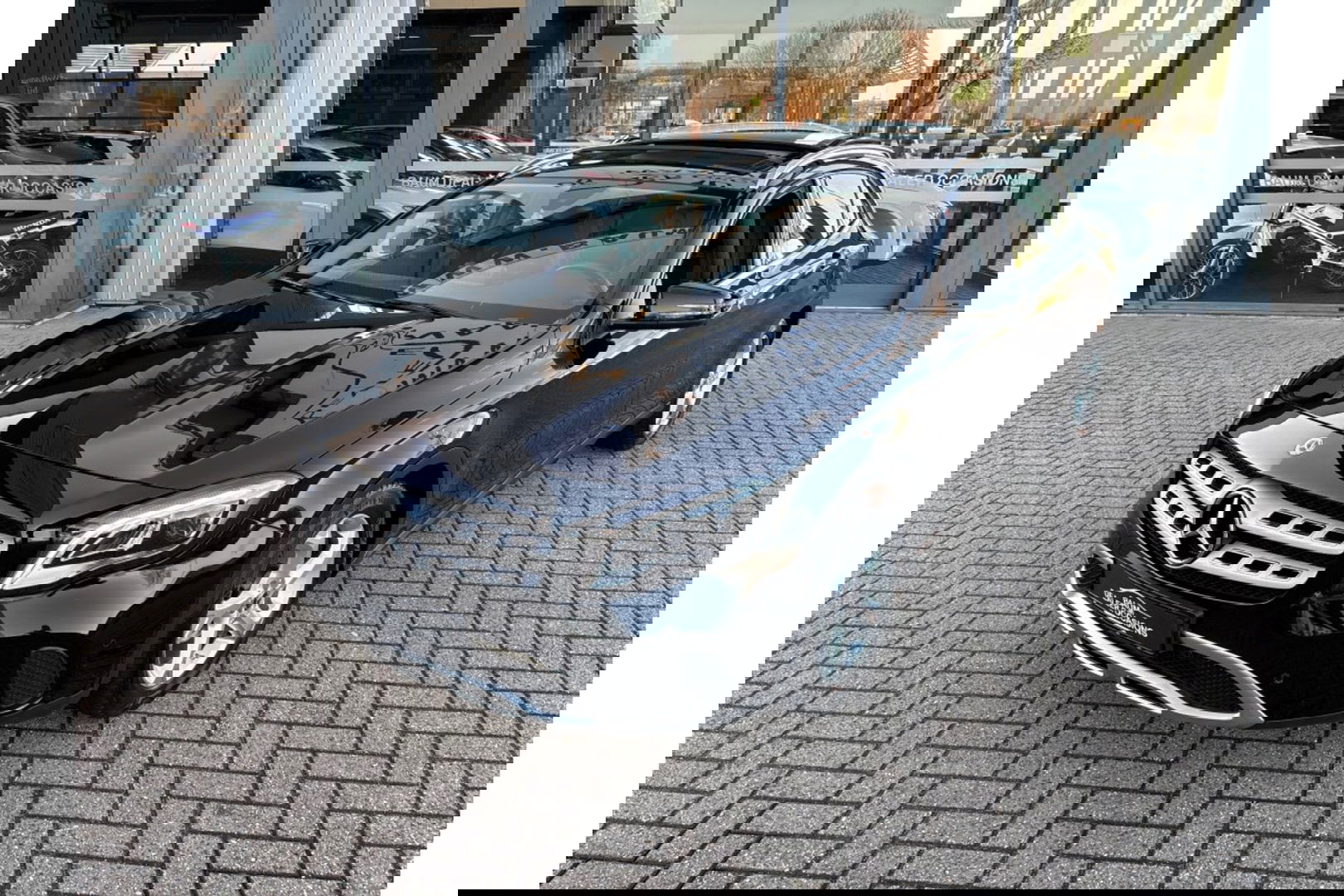 Mercedes-Benz GLA 200 PREMIUM PLUS AUTOMAAT PANORAMA AIRCO NAVI PDC.