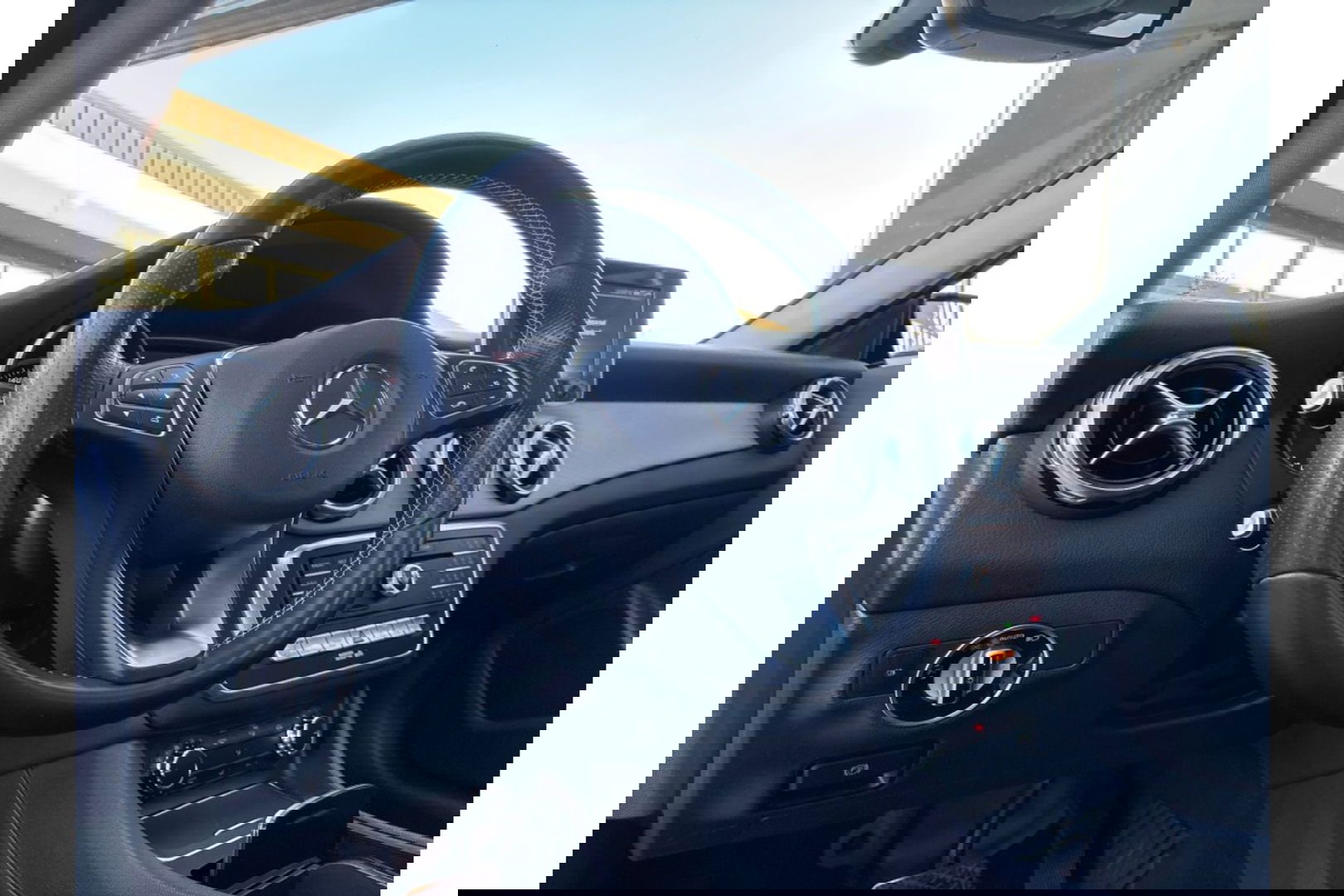 Mercedes-Benz GLA 200 PREMIUM PLUS AUTOMAAT PANORAMA AIRCO NAVI PDC.