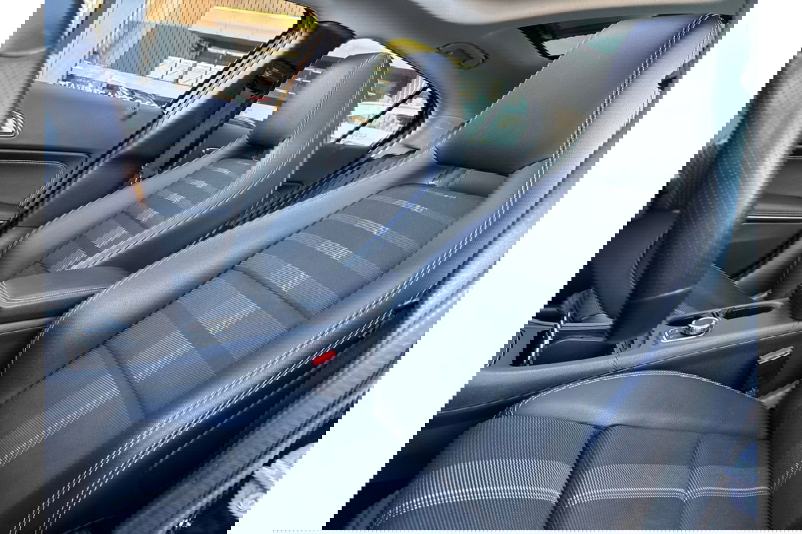 Mercedes-Benz GLA 200 PREMIUM PLUS AUTOMAAT PANORAMA AIRCO NAVI PDC.