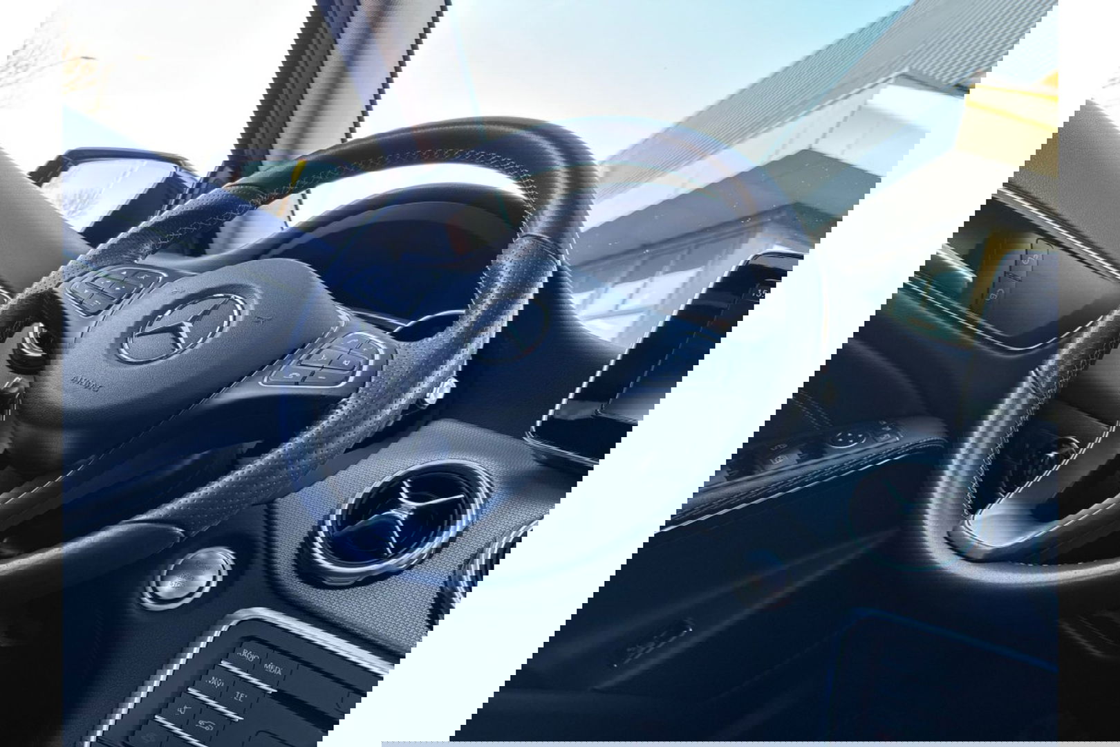 Mercedes-Benz GLA 200 PREMIUM PLUS AUTOMAAT PANORAMA AIRCO NAVI PDC.