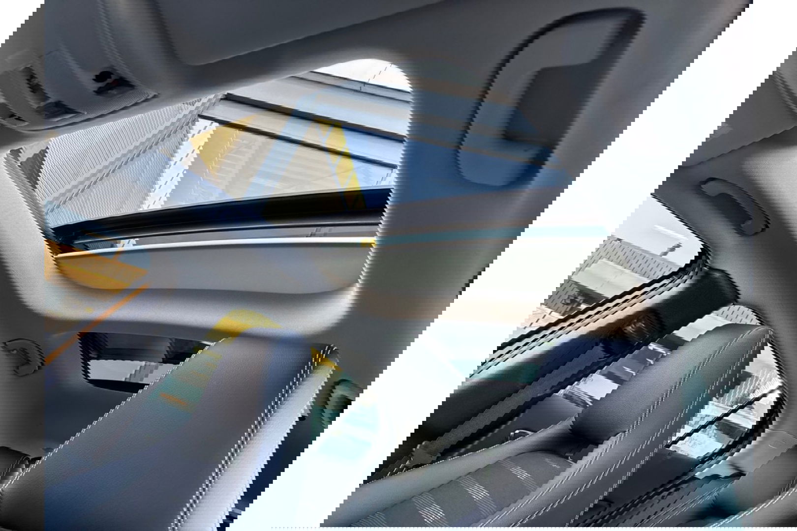 Mercedes-Benz GLA 200 PREMIUM PLUS AUTOMAAT PANORAMA AIRCO NAVI PDC.