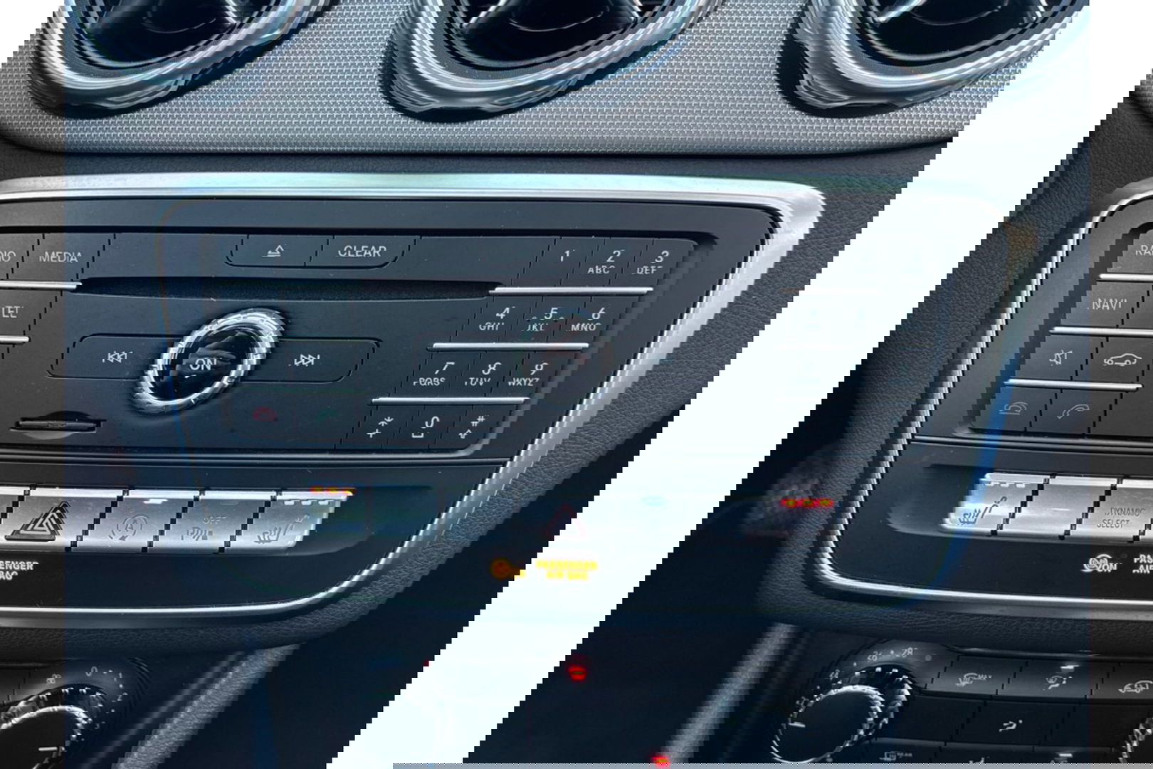 Mercedes-Benz GLA 200 PREMIUM PLUS AUTOMAAT PANORAMA AIRCO NAVI PDC.