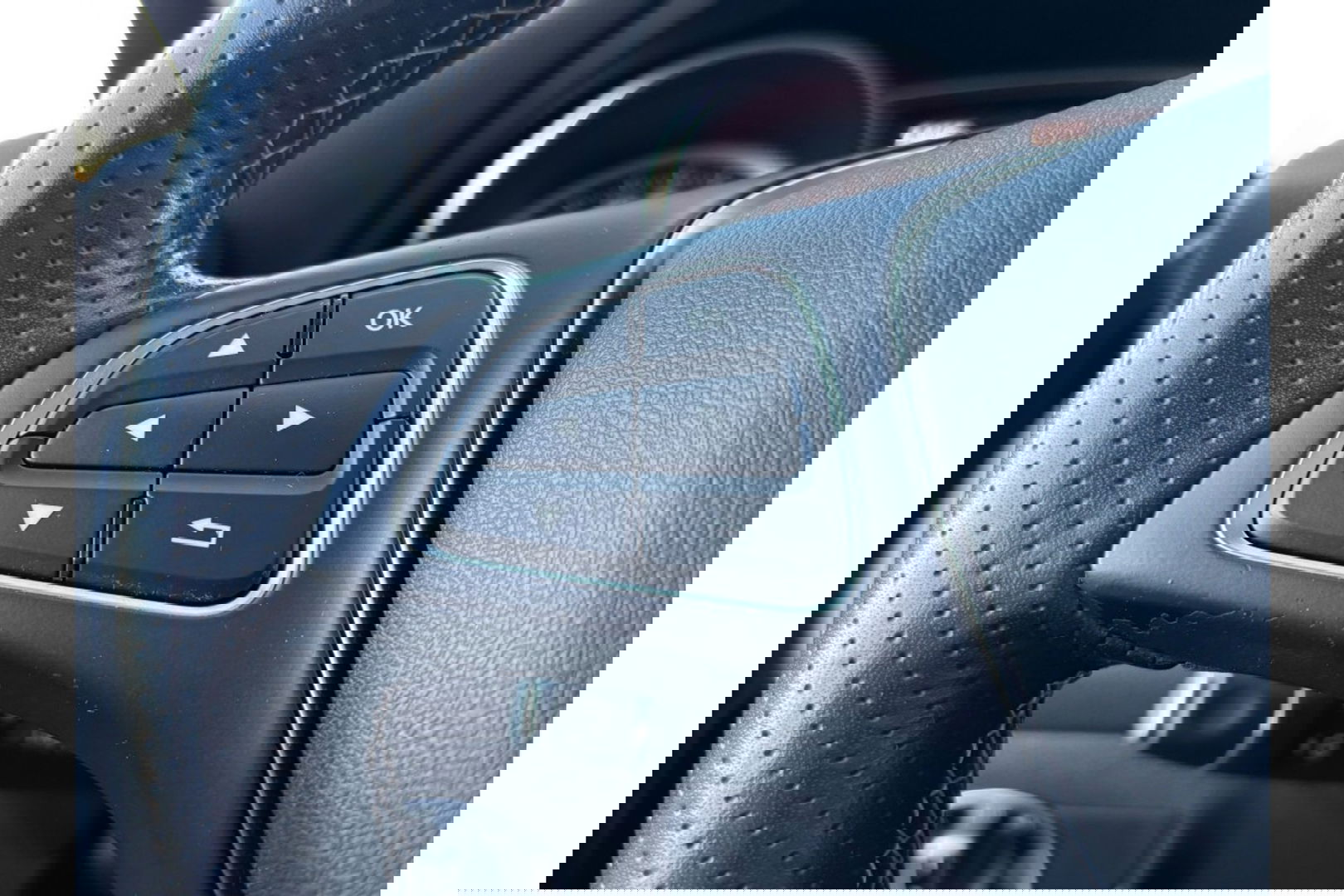 Mercedes-Benz GLA 200 PREMIUM PLUS AUTOMAAT PANORAMA AIRCO NAVI PDC.