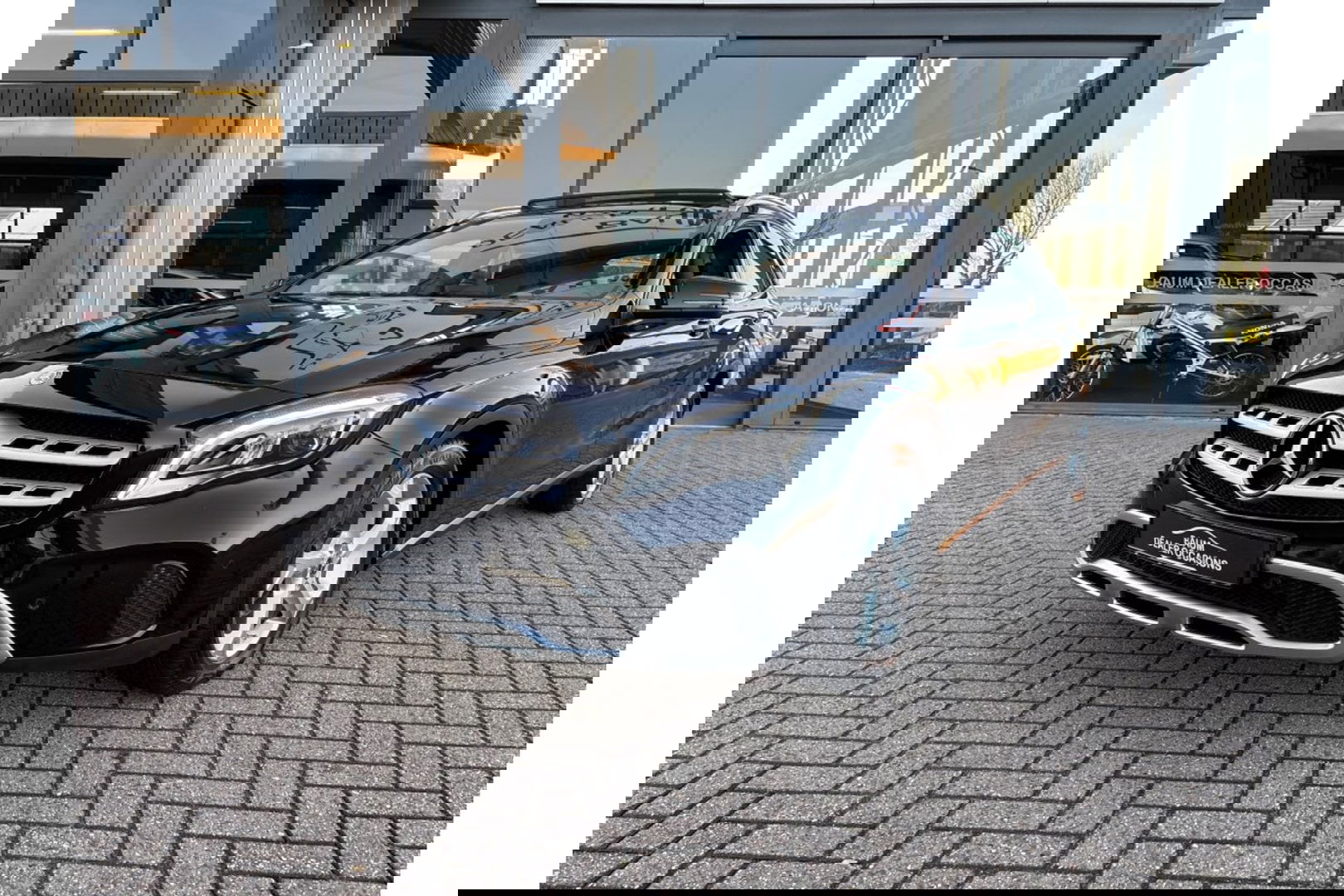 Mercedes-Benz GLA 200 PREMIUM PLUS AUTOMAAT PANORAMA AIRCO NAVI PDC.