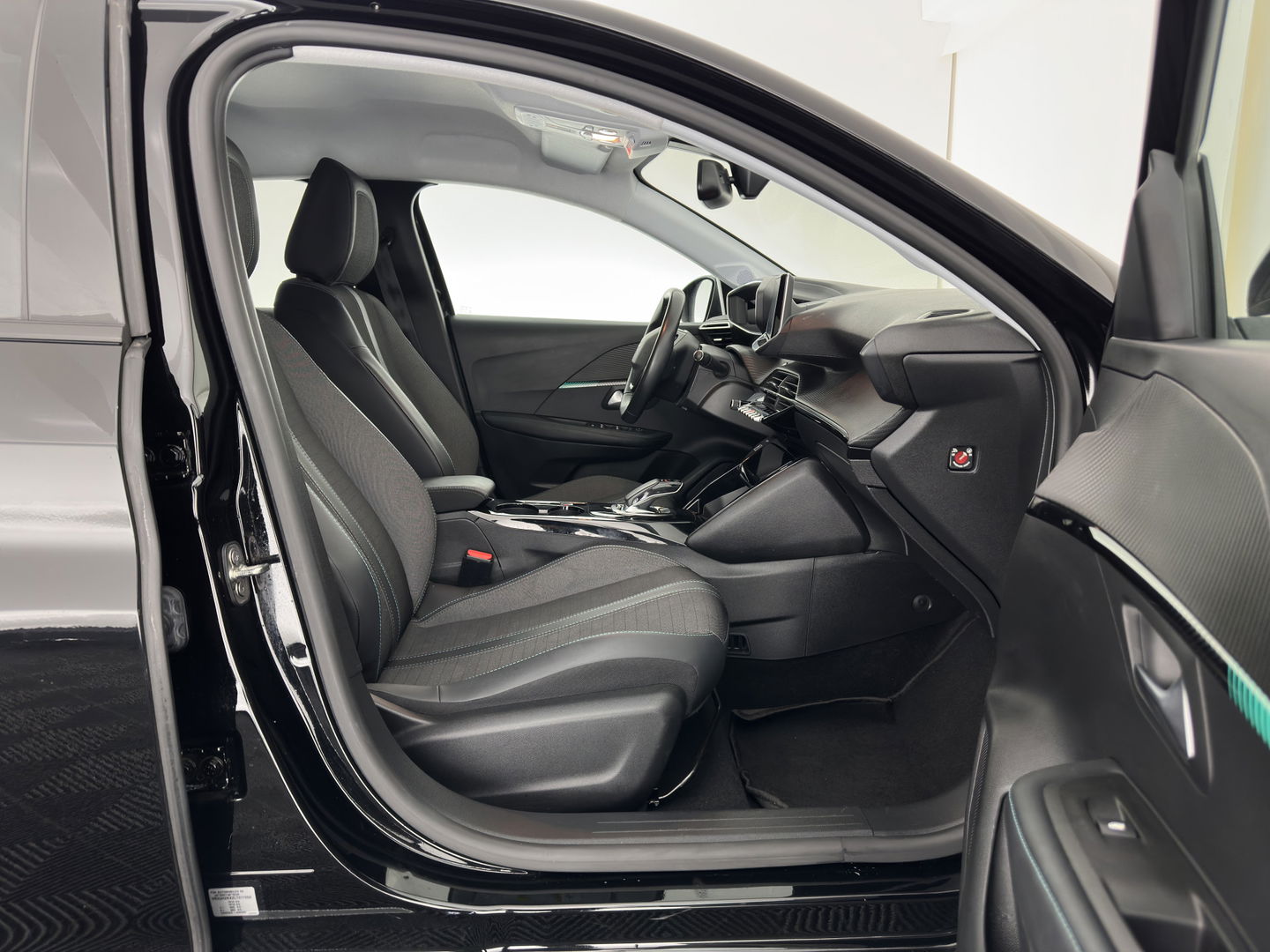 Peugeot e-208 EV Allure 50 kWh (3-Fase) {SOH-90%} (INCL-BTW)  Aut *FULL-LED | DIGI-COCKPIT | BLINDSPOT | CAMERA | NAVI-FULLMAP | LANE-ASSIST | KEYLESS | DAB | CCS-FASTLOADER | AMBIENT-LIGHT | PRIVACY-GLASS | CARBON-INLAY |  16"ALU*