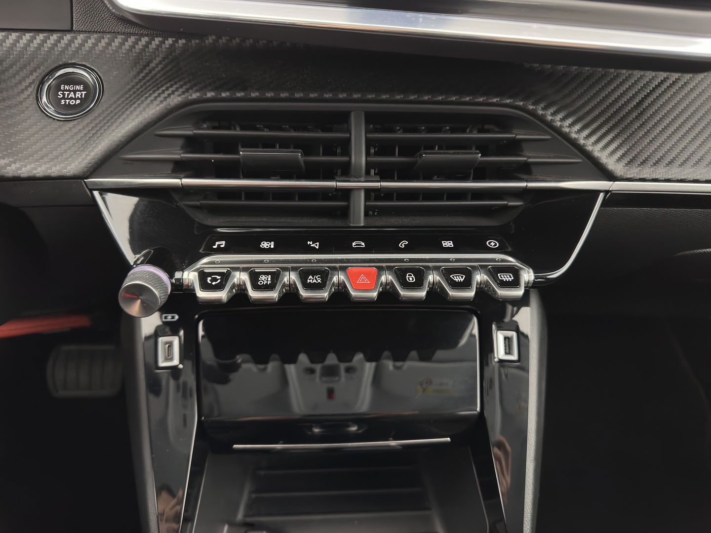 Peugeot e-208 EV Allure 50 kWh (3-Fase) {SOH-90%} (INCL-BTW)  Aut *FULL-LED | DIGI-COCKPIT | BLINDSPOT | CAMERA | NAVI-FULLMAP | LANE-ASSIST | KEYLESS | DAB | CCS-FASTLOADER | AMBIENT-LIGHT | PRIVACY-GLASS | CARBON-INLAY |  16"ALU*