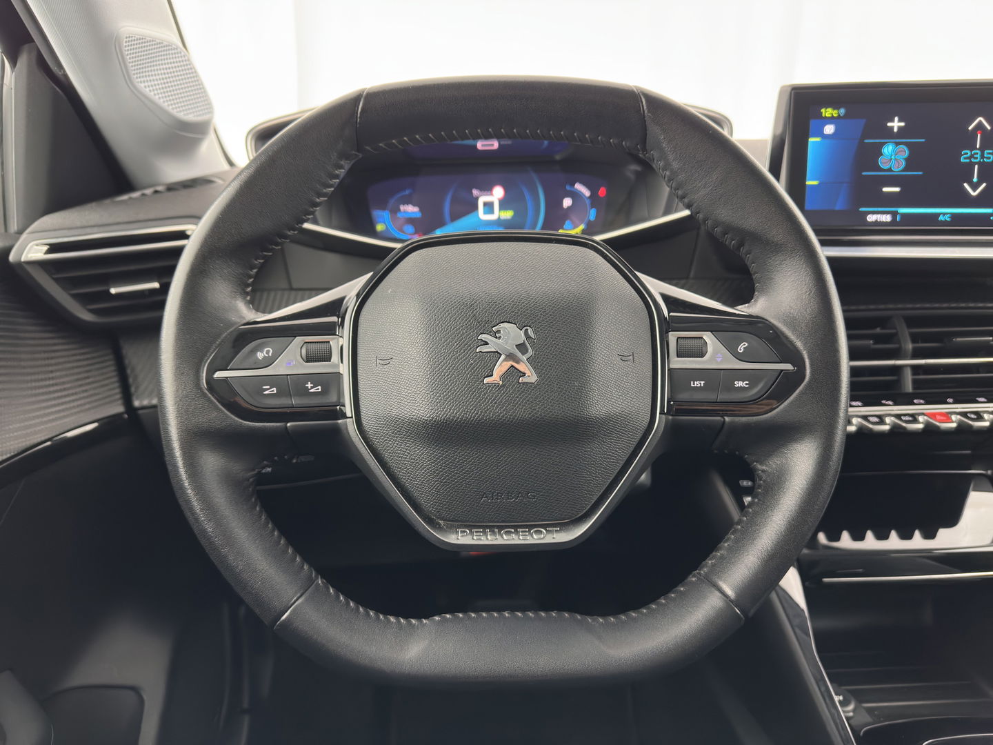 Peugeot e-208 EV Allure 50 kWh (3-Fase) {SOH-90%} (INCL-BTW)  Aut *FULL-LED | DIGI-COCKPIT | BLINDSPOT | CAMERA | NAVI-FULLMAP | LANE-ASSIST | KEYLESS | DAB | CCS-FASTLOADER | AMBIENT-LIGHT | PRIVACY-GLASS | CARBON-INLAY |  16"ALU*