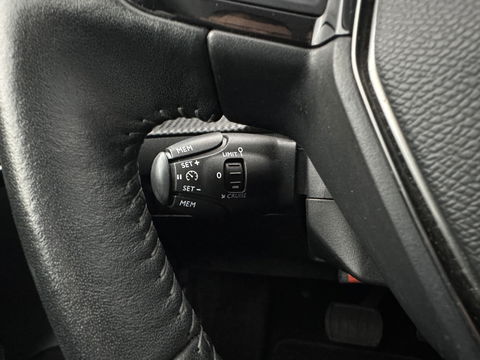 Peugeot e-208 EV Allure 50 kWh (3-Fase) {SOH-90%} (INCL-BTW)  Aut *FULL-LED | DIGI-COCKPIT | BLINDSPOT | CAMERA | NAVI-FULLMAP | LANE-ASSIST | KEYLESS | DAB | CCS-FASTLOADER | AMBIENT-LIGHT | PRIVACY-GLASS | CARBON-INLAY |  16"ALU*