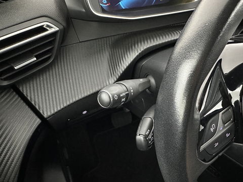 Peugeot e-208 EV Allure 50 kWh (3-Fase) {SOH-90%} (INCL-BTW)  Aut *FULL-LED | DIGI-COCKPIT | BLINDSPOT | CAMERA | NAVI-FULLMAP | LANE-ASSIST | KEYLESS | DAB | CCS-FASTLOADER | AMBIENT-LIGHT | PRIVACY-GLASS | CARBON-INLAY |  16"ALU*
