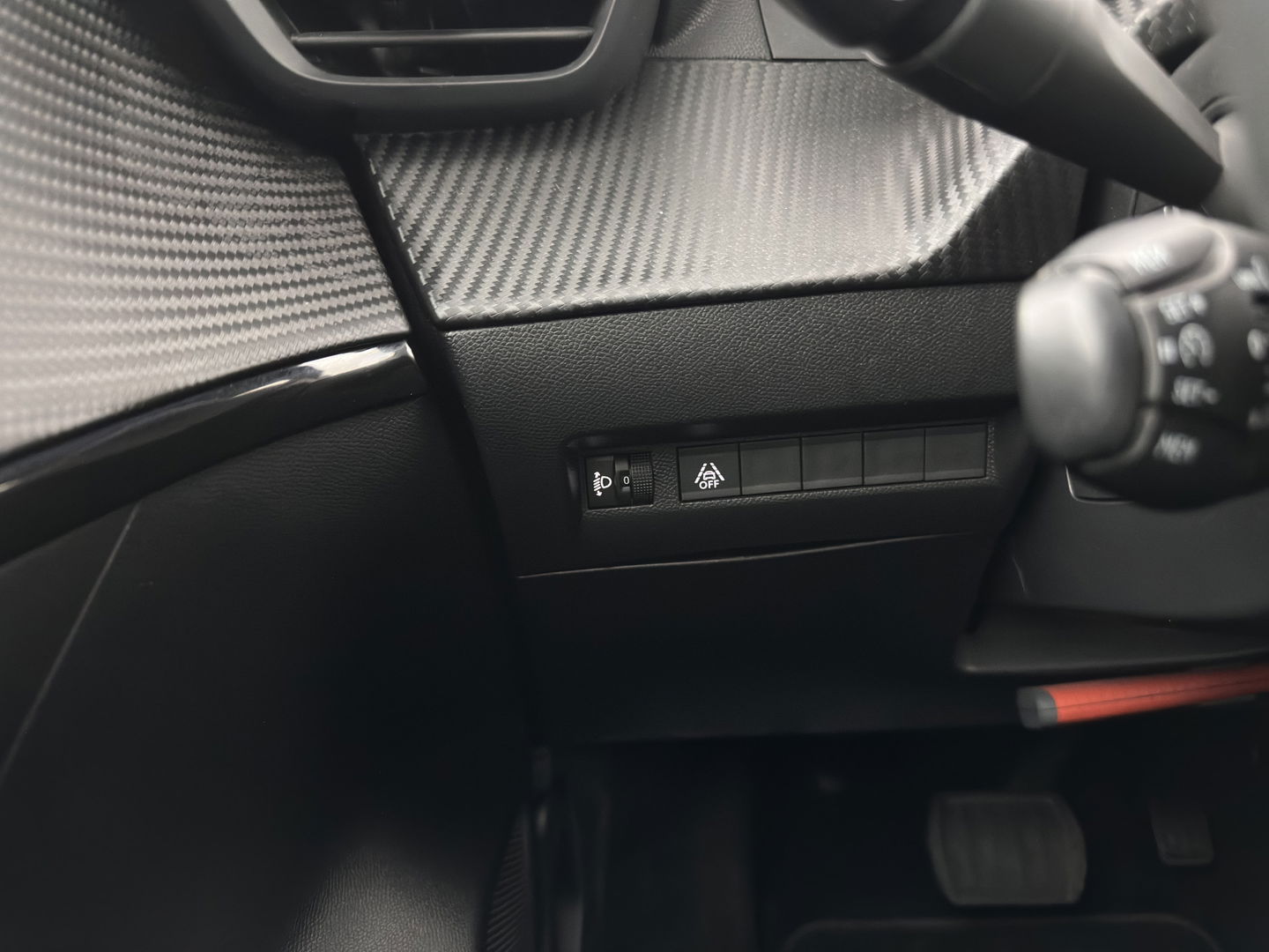 Peugeot e-208 EV Allure 50 kWh (3-Fase) {SOH-90%} (INCL-BTW)  Aut *FULL-LED | DIGI-COCKPIT | BLINDSPOT | CAMERA | NAVI-FULLMAP | LANE-ASSIST | KEYLESS | DAB | CCS-FASTLOADER | AMBIENT-LIGHT | PRIVACY-GLASS | CARBON-INLAY |  16"ALU*