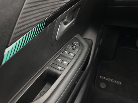 Peugeot e-208 EV Allure 50 kWh (3-Fase) {SOH-90%} (INCL-BTW)  Aut *FULL-LED | DIGI-COCKPIT | BLINDSPOT | CAMERA | NAVI-FULLMAP | LANE-ASSIST | KEYLESS | DAB | CCS-FASTLOADER | AMBIENT-LIGHT | PRIVACY-GLASS | CARBON-INLAY |  16"ALU*