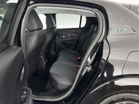 Peugeot e-208 EV Allure 50 kWh (3-Fase) {SOH-90%} (INCL-BTW)  Aut *FULL-LED | DIGI-COCKPIT | BLINDSPOT | CAMERA | NAVI-FULLMAP | LANE-ASSIST | KEYLESS | DAB | CCS-FASTLOADER | AMBIENT-LIGHT | PRIVACY-GLASS | CARBON-INLAY |  16"ALU*