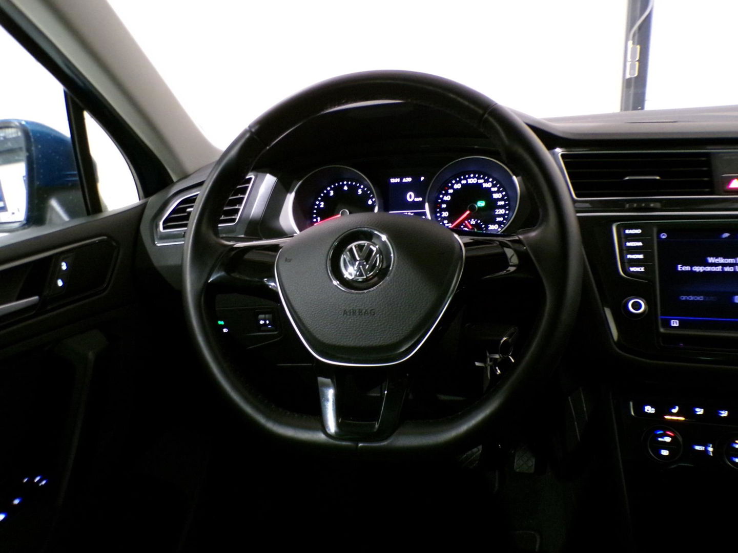 Volkswagen Tiguan 1.4 TSI ACT Connected Series "Automaat" Apple-Carplay Stoelverwarming Navigatie Bluetooth Lane-Assist