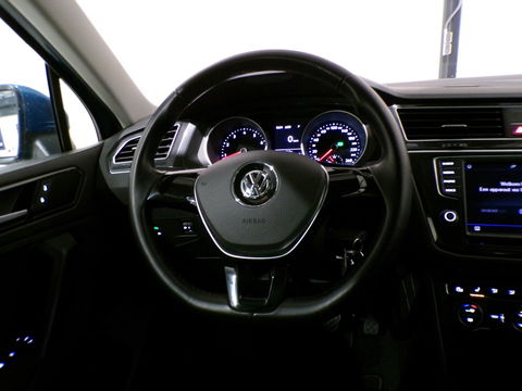 Volkswagen Tiguan 1.4 TSI ACT Connected Series "Automaat" Apple-Carplay Stoelverwarming Navigatie Bluetooth Lane-Assist
