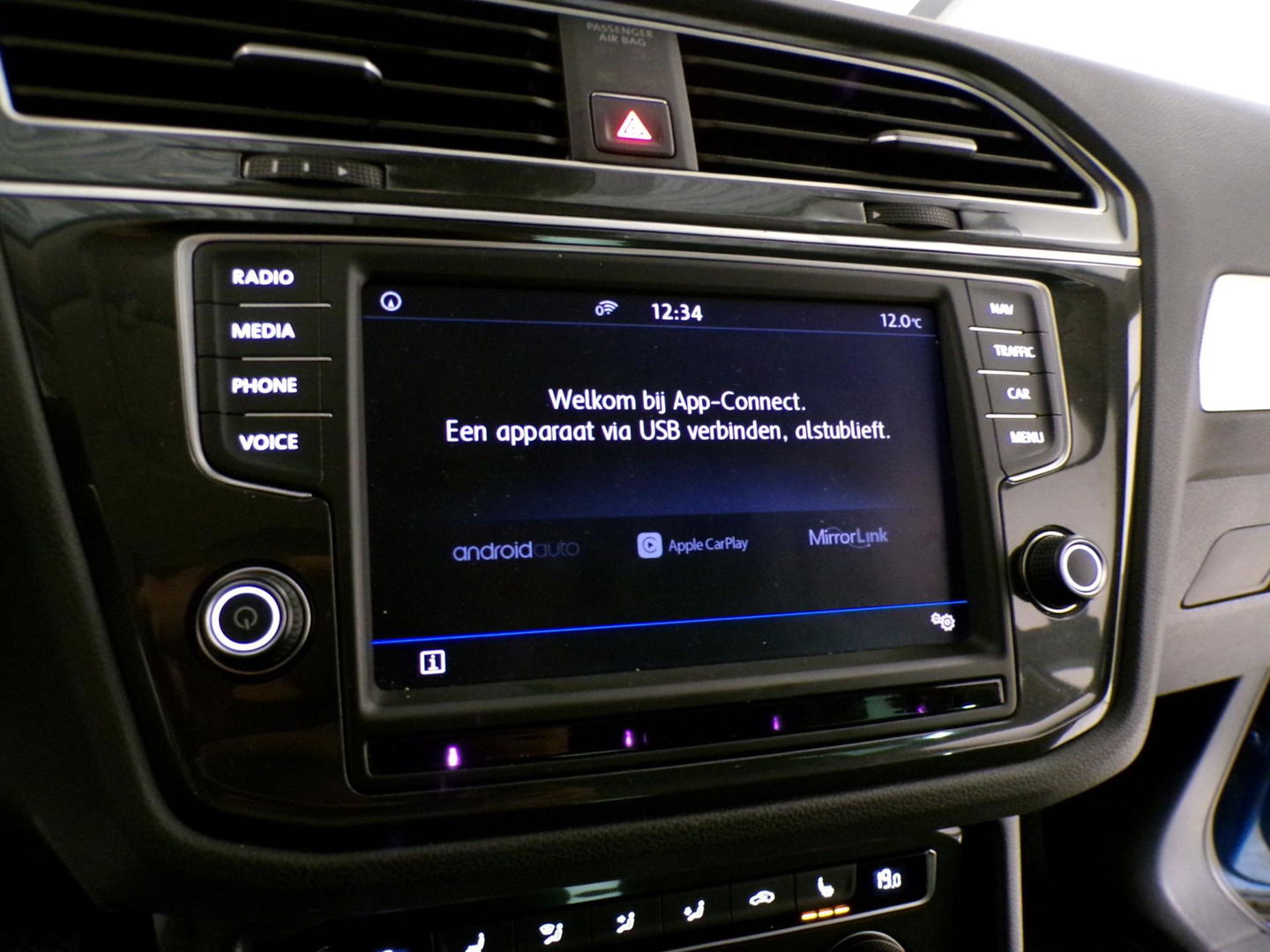 Volkswagen Tiguan 1.4 TSI ACT Connected Series "Automaat" Apple-Carplay Stoelverwarming Navigatie Bluetooth Lane-Assist