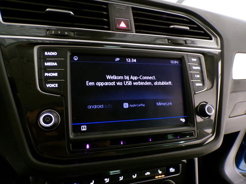 Volkswagen Tiguan 1.4 TSI ACT Connected Series "Automaat" Apple-Carplay Stoelverwarming Navigatie Bluetooth Lane-Assist