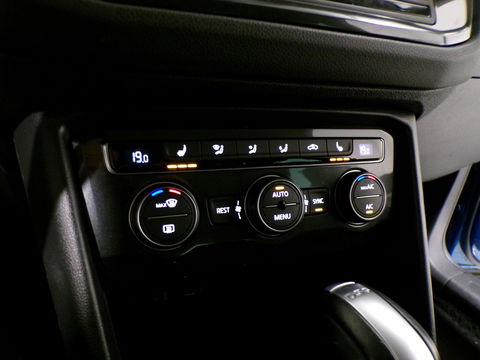 Volkswagen Tiguan 1.4 TSI ACT Connected Series "Automaat" Apple-Carplay Stoelverwarming Navigatie Bluetooth Lane-Assist