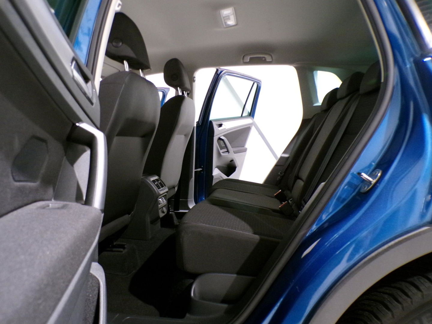 Volkswagen Tiguan 1.4 TSI ACT Connected Series "Automaat" Apple-Carplay Stoelverwarming Navigatie Bluetooth Lane-Assist