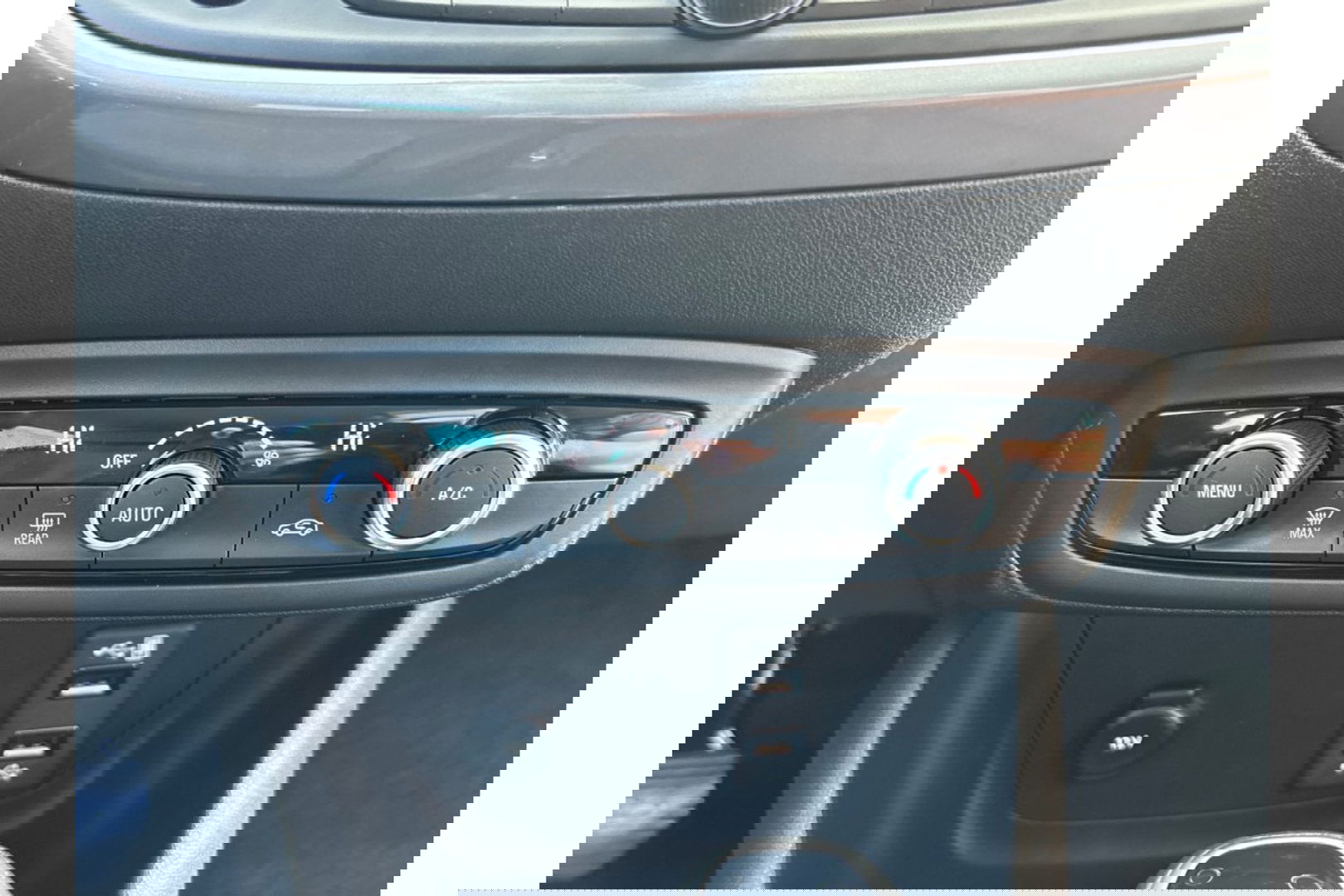 Opel Crossland 1.2 TURBO LEVEL 3 AUTOMAAT AIRCO NAVI PDC-CAMERA.