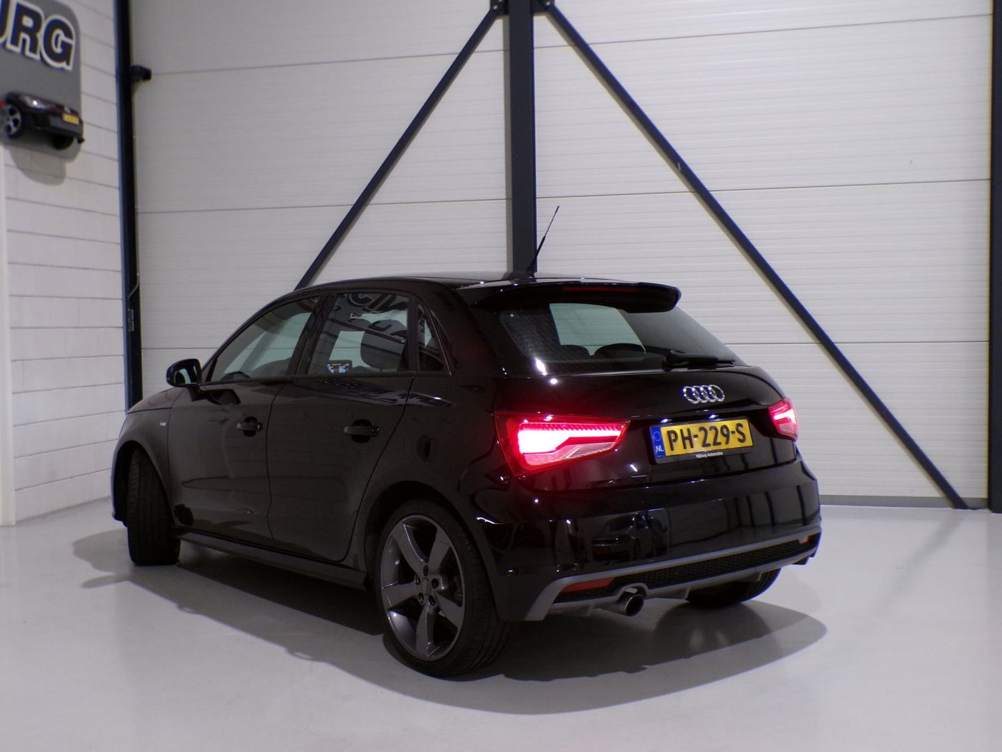Audi A1 Sportback 1.0 TFSI Sport S line Edition "Origineel NL!" 2x S-Line! Full-LED 18"Velgen Navigatie Bluetooth Airco Leer