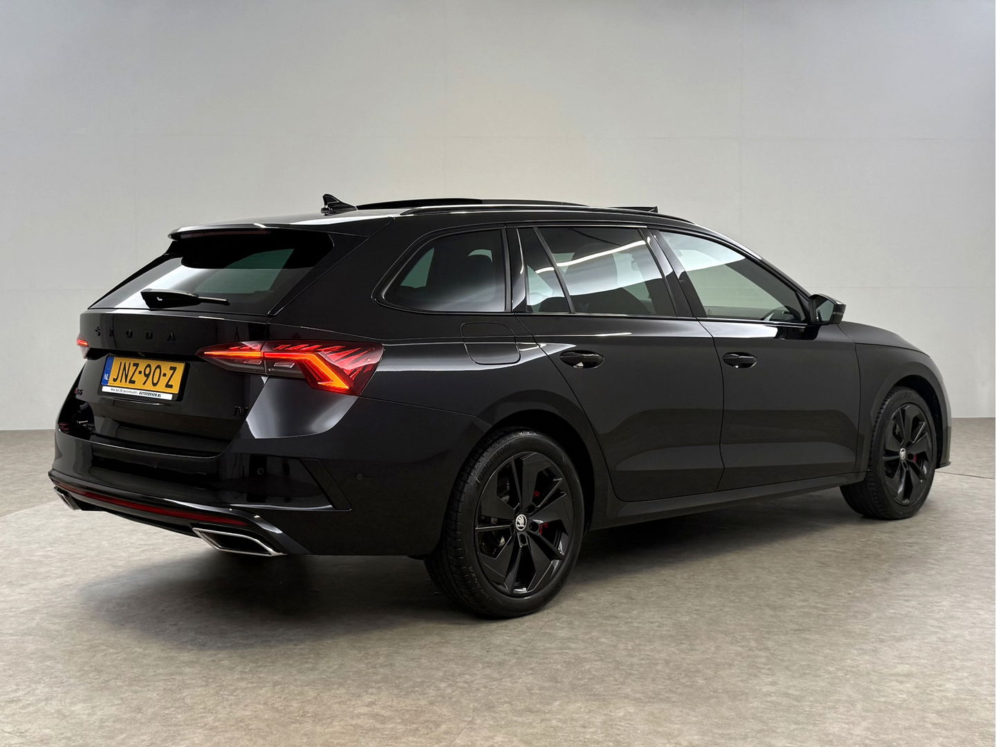 Škoda Octavia Combi VRS iV 1.4 eTsi 245PK | SOH 93% | Pano | HuD | Sfeer | Stoel/Stuur verw. | Virtual | Adap. Cruise | Carplay | Camera | Canton Audio