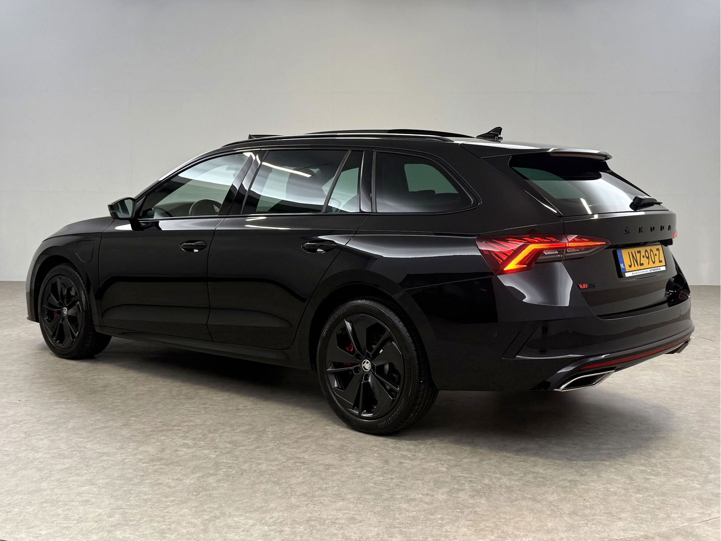 Škoda Octavia Combi VRS iV 1.4 eTsi 245PK | SOH 93% | Pano | HuD | Sfeer | Stoel/Stuur verw. | Virtual | Adap. Cruise | Carplay | Camera | Canton Audio