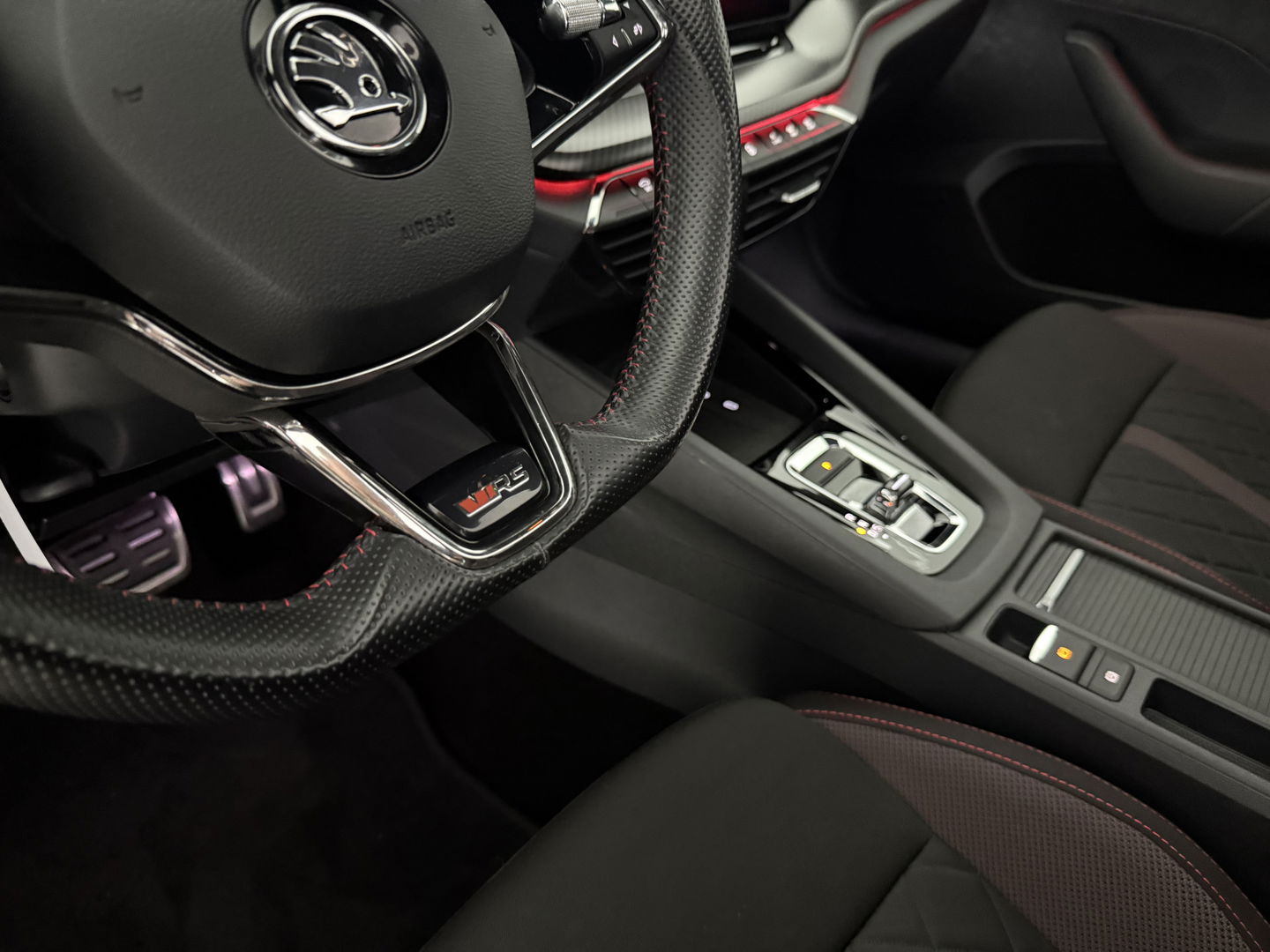 Škoda Octavia Combi VRS iV 1.4 eTsi 245PK | SOH 93% | Pano | HuD | Sfeer | Stoel/Stuur verw. | Virtual | Adap. Cruise | Carplay | Camera | Canton Audio