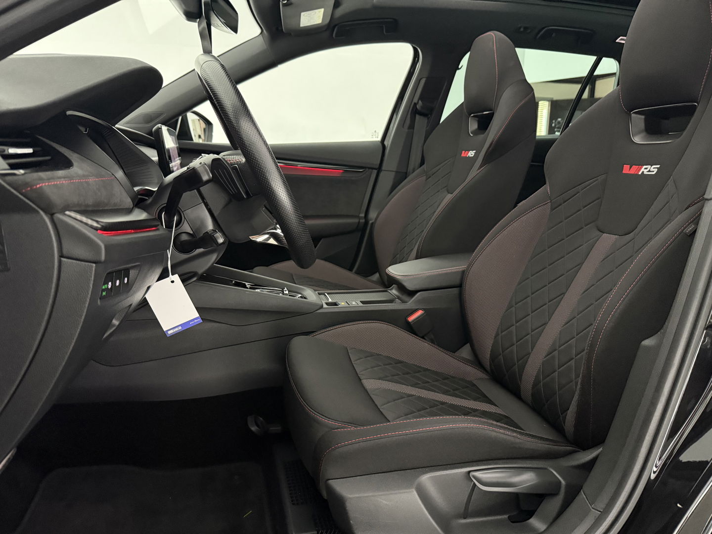 Škoda Octavia Combi VRS iV 1.4 eTsi 245PK | SOH 93% | Pano | HuD | Sfeer | Stoel/Stuur verw. | Virtual | Adap. Cruise | Carplay | Camera | Canton Audio