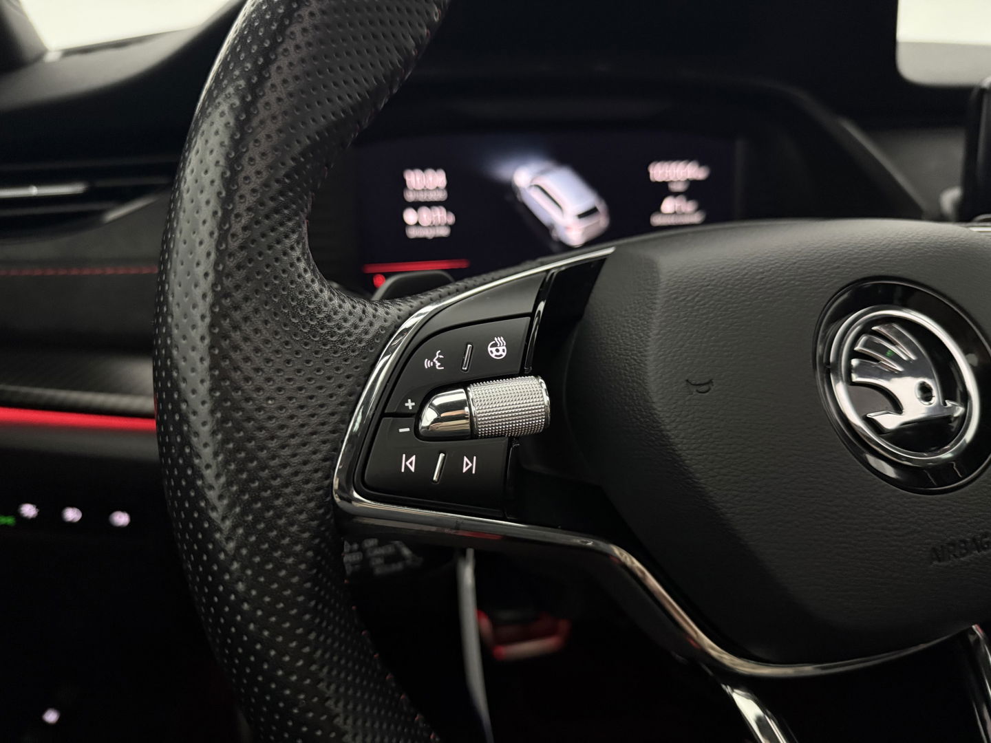 Škoda Octavia Combi VRS iV 1.4 eTsi 245PK | SOH 93% | Pano | HuD | Sfeer | Stoel/Stuur verw. | Virtual | Adap. Cruise | Carplay | Camera | Canton Audio