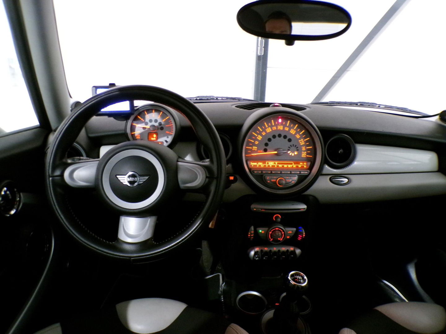 MINI Mini 1.6 JCW Cooper Camden "Origineel NL!" John Cooper Works Xenon Harman-Kardon Bluetooth Navigatie Airco 17" Nieuwe-APK