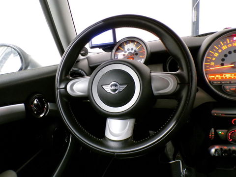 MINI Mini 1.6 JCW Cooper Camden "Origineel NL!" John Cooper Works Xenon Harman-Kardon Bluetooth Navigatie Airco 17" Nieuwe-APK