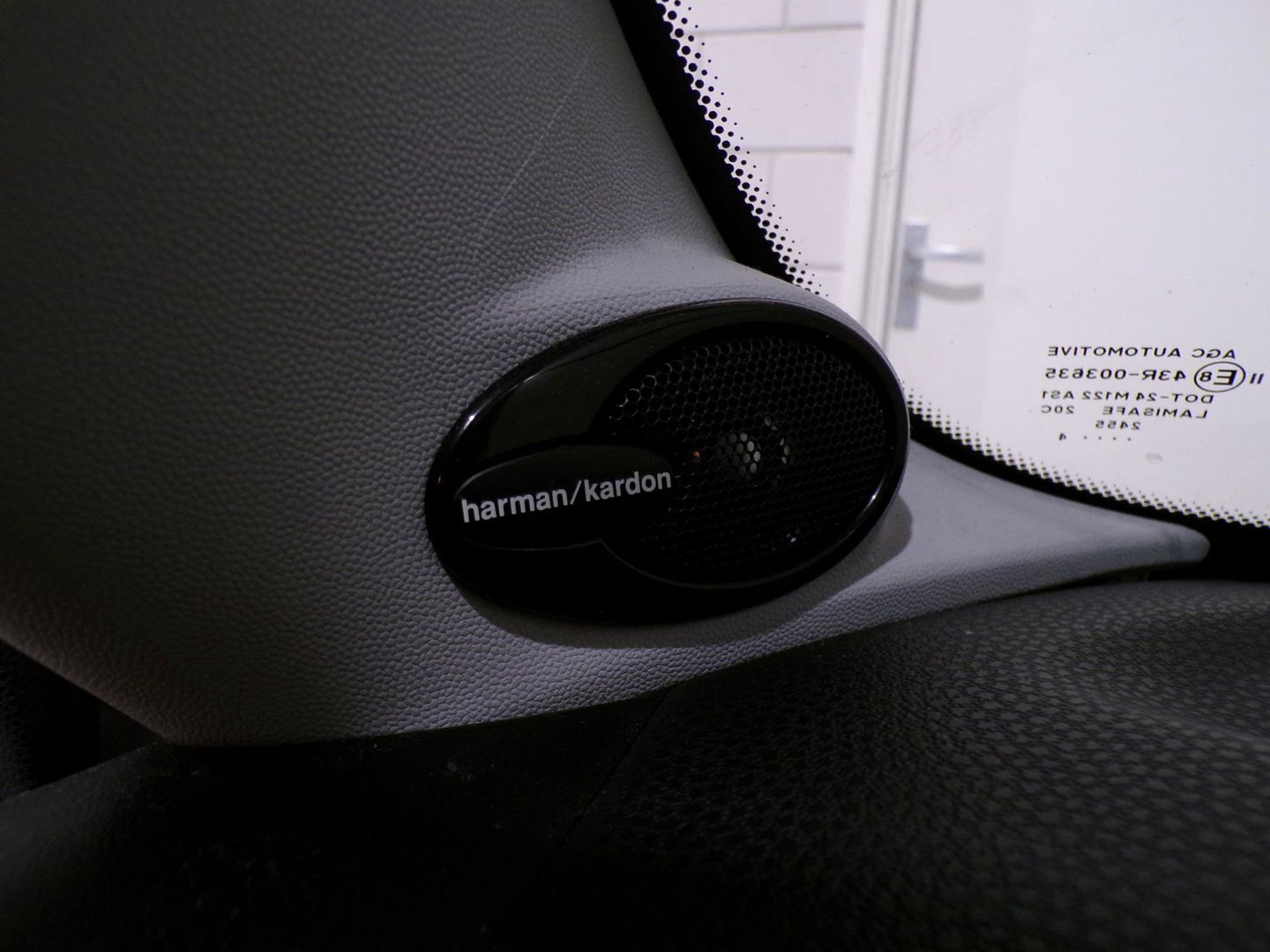 MINI Mini 1.6 JCW Cooper Camden "Origineel NL!" John Cooper Works Xenon Harman-Kardon Bluetooth Navigatie Airco 17" Nieuwe-APK