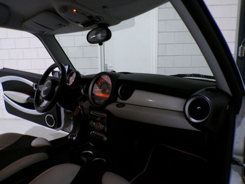 MINI Mini 1.6 JCW Cooper Camden "Origineel NL!" John Cooper Works Xenon Harman-Kardon Bluetooth Navigatie Airco 17" Nieuwe-APK