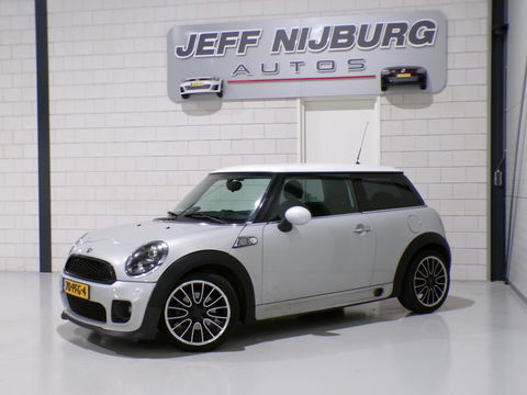 MINI Mini 1.6 JCW Cooper Camden "Origineel NL!" John Cooper Works Xenon Harman-Kardon Bluetooth Navigatie Airco 17" Nieuwe-APK