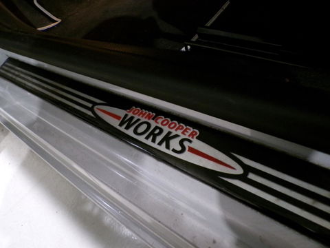 MINI Mini 1.6 JCW Cooper Camden "Origineel NL!" John Cooper Works Xenon Harman-Kardon Bluetooth Navigatie Airco 17" Nieuwe-APK