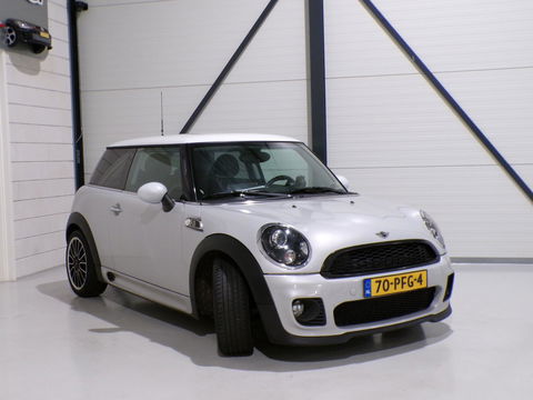MINI Mini 1.6 JCW Cooper Camden "Origineel NL!" John Cooper Works Xenon Harman-Kardon Bluetooth Navigatie Airco 17" Nieuwe-APK