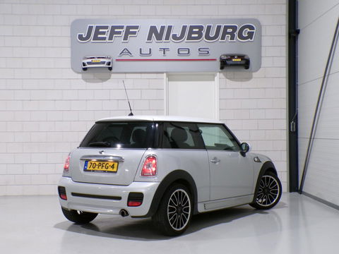 MINI Mini 1.6 JCW Cooper Camden "Origineel NL!" John Cooper Works Xenon Harman-Kardon Bluetooth Navigatie Airco 17" Nieuwe-APK