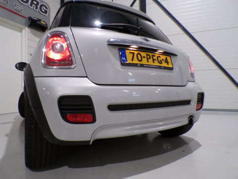 MINI Mini 1.6 JCW Cooper Camden "Origineel NL!" John Cooper Works Xenon Harman-Kardon Bluetooth Navigatie Airco 17" Nieuwe-APK