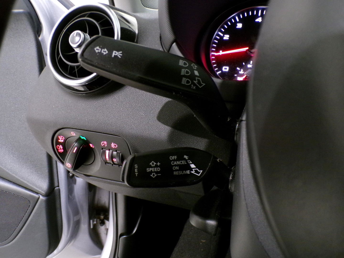 Audi A1 Sportback 1.2 TFSI Admired S-Line "Origineel NL!" 1e eigenaar " Bluetooth 17"Velgen Cruise-control Garantie Nieuwe APK !