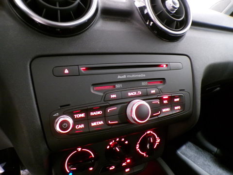 Audi A1 Sportback 1.2 TFSI Admired S-Line "Origineel NL!" 1e eigenaar " Bluetooth 17"Velgen Cruise-control Garantie Nieuwe APK !