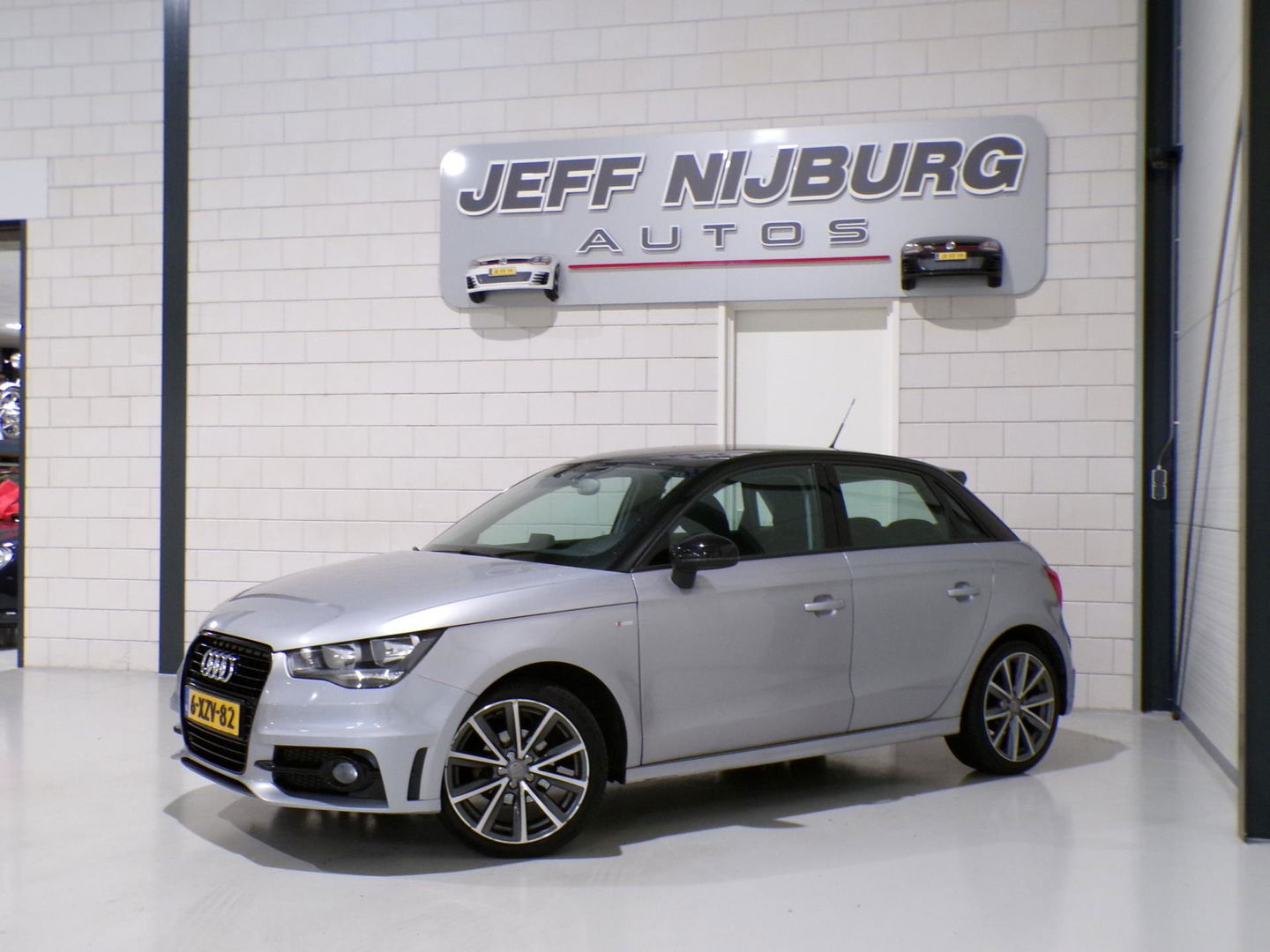 Audi A1 Sportback 1.2 TFSI Admired S-Line "Origineel NL!" 1e eigenaar " Bluetooth 17"Velgen Cruise-control Garantie Nieuwe APK !