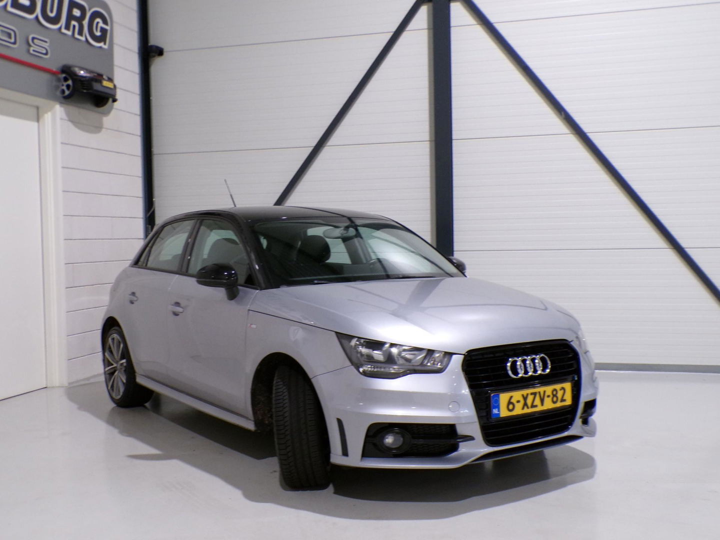 Audi A1 Sportback 1.2 TFSI Admired S-Line "Origineel NL!" 1e eigenaar " Bluetooth 17"Velgen Cruise-control Garantie Nieuwe APK !