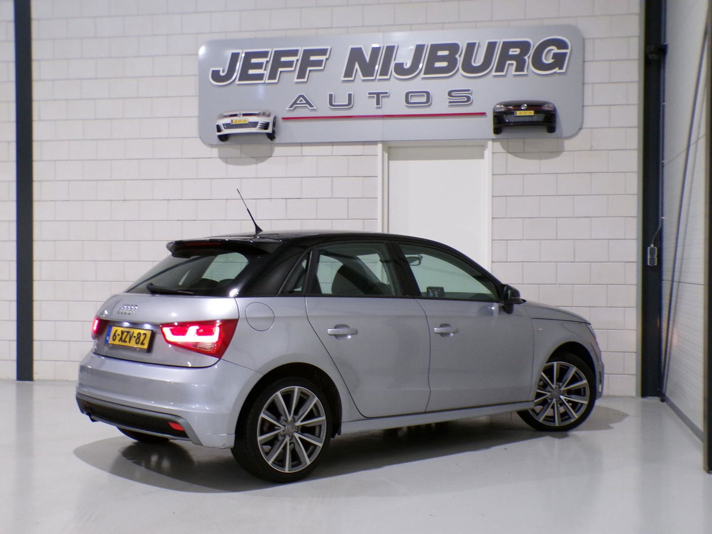 Audi A1 Sportback 1.2 TFSI Admired S-Line "Origineel NL!" 1e eigenaar " Bluetooth 17"Velgen Cruise-control Garantie Nieuwe APK !