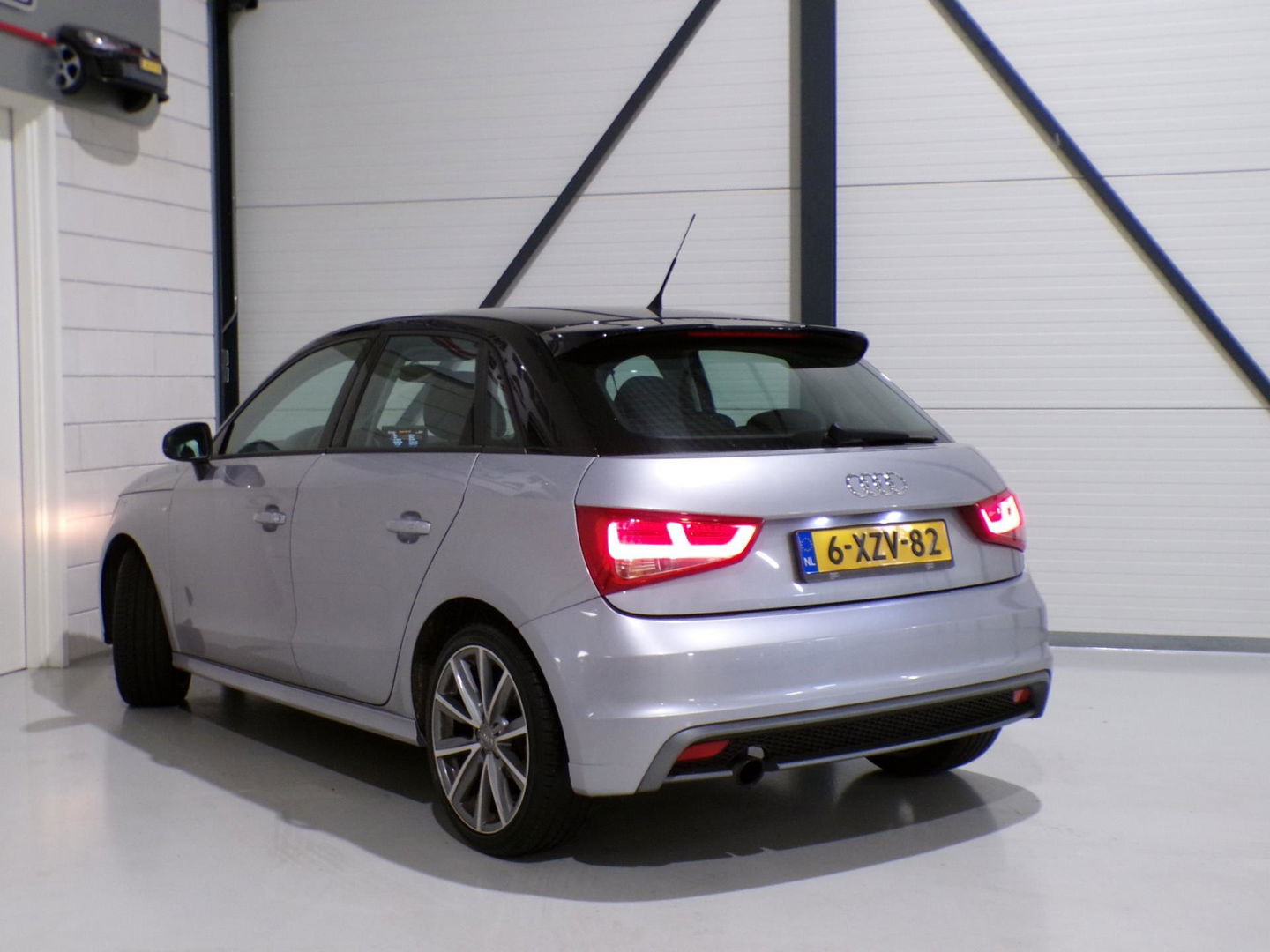 Audi A1 Sportback 1.2 TFSI Admired S-Line "Origineel NL!" 1e eigenaar " Bluetooth 17"Velgen Cruise-control Garantie Nieuwe APK !