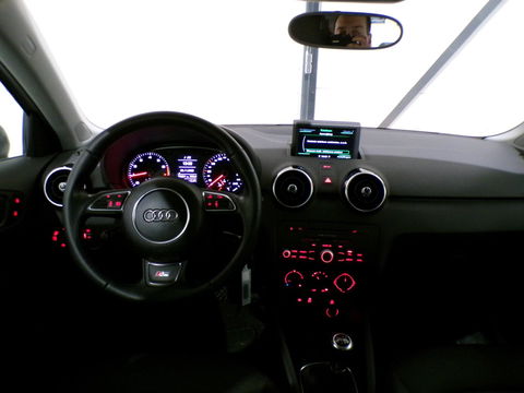 Audi A1 Sportback 1.2 TFSI Admired S-Line "Origineel NL!" 1e eigenaar " Bluetooth 17"Velgen Cruise-control Garantie Nieuwe APK !