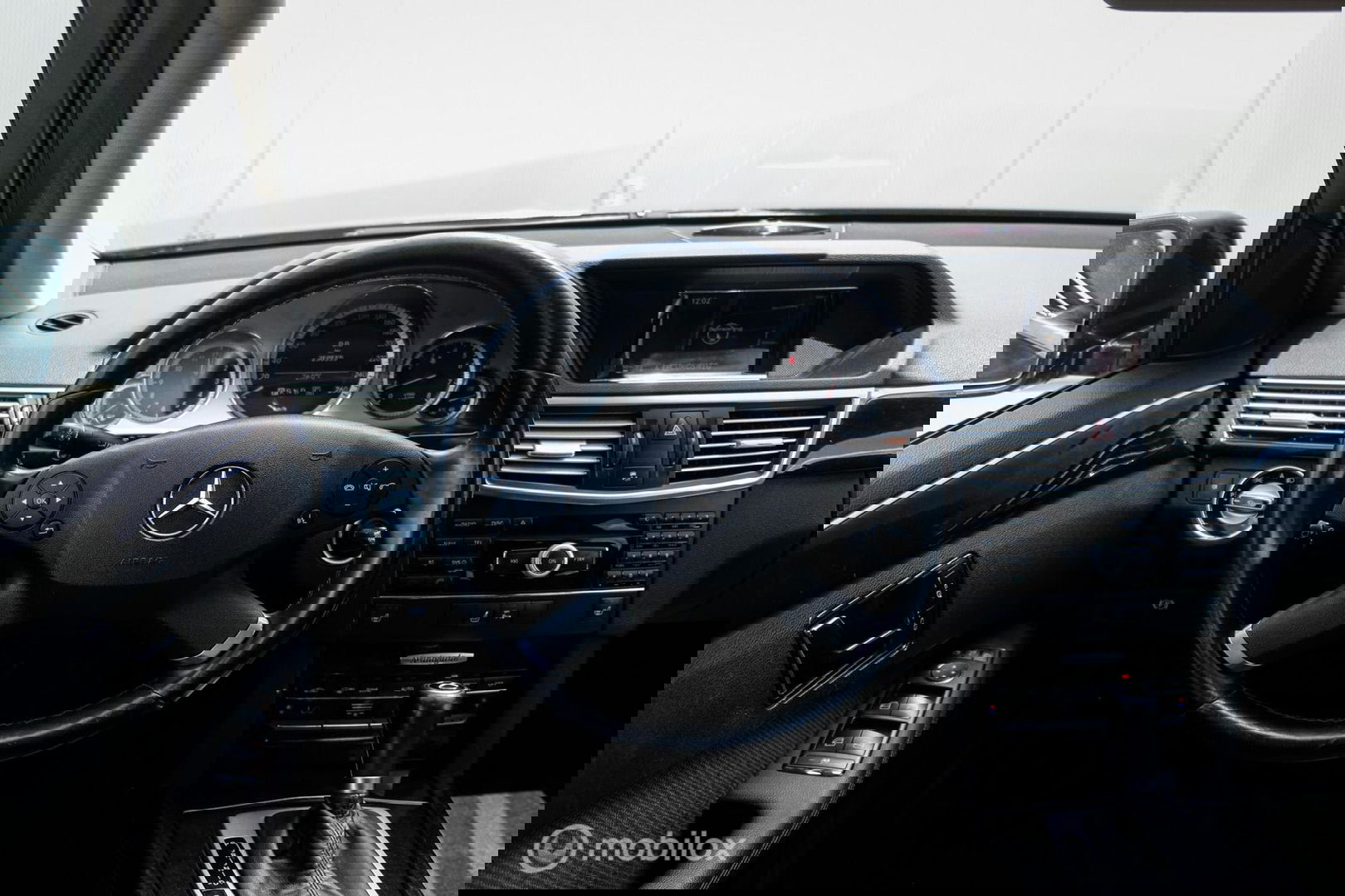 Mercedes-Benz E-Klasse Estate 200 CGI AMG | led | Trekhaak | Ketting moet vervangen worden |